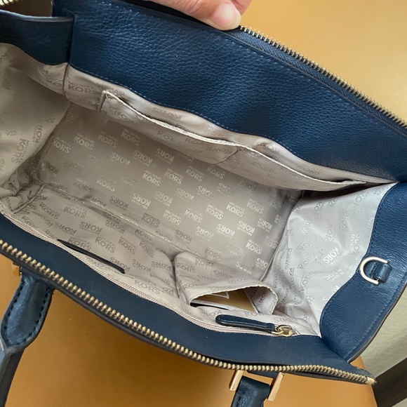 Michael Kors Hudson Satchel - Picture 3 of 6